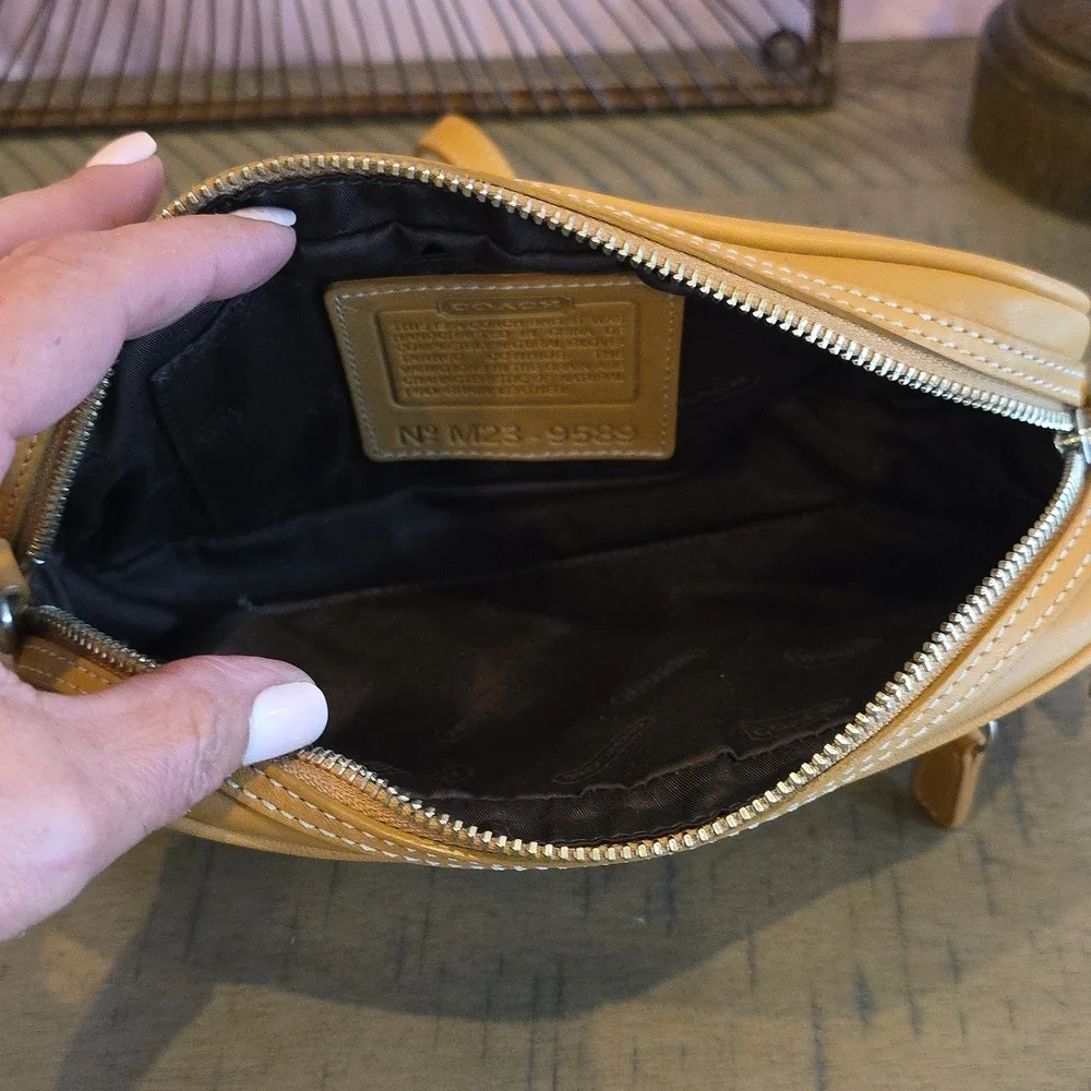 Coach  VINTAGE Baguette Camera Bag #9589
